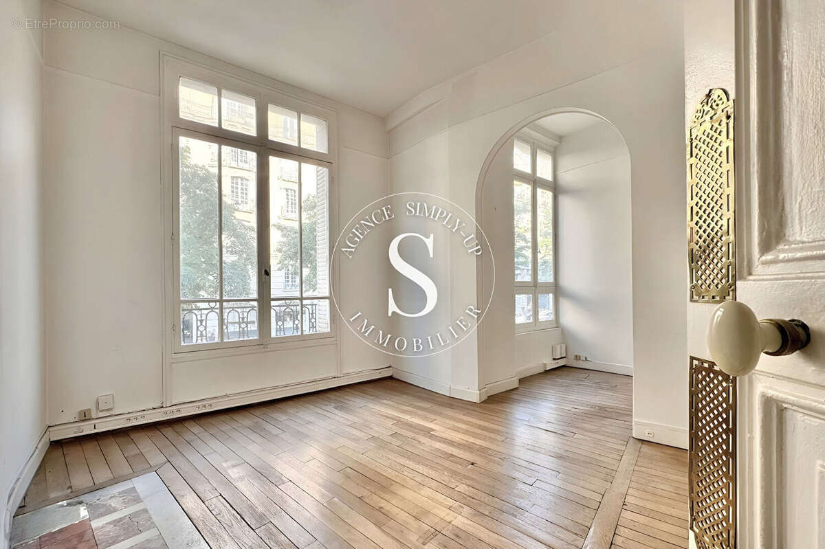 Appartement à PARIS-6E
