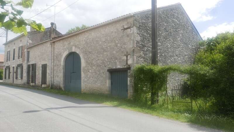Maison à SIGOULES