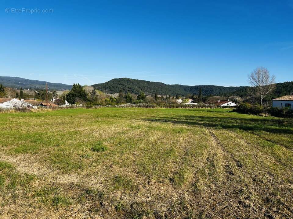 Terrain 860 m² à Salernes  - photo 3