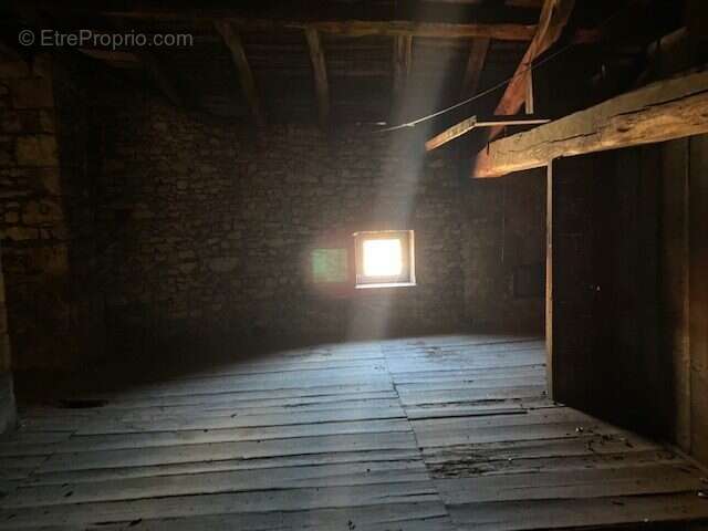 Appartement à COURS-LA-VILLE