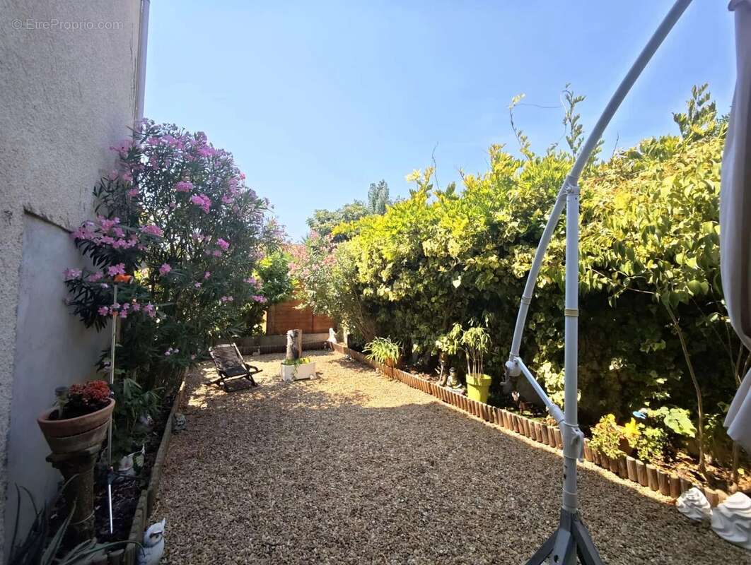NARBONNE – Appartement T4 de 79 m² avec jardin, garage et celliers - photo 17