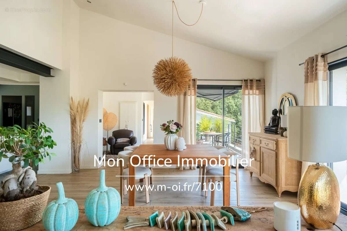 Référence : 7100-NGU. - Maison 9 pièces - Piscine - village à pied - calme - 276m2 - photo 12