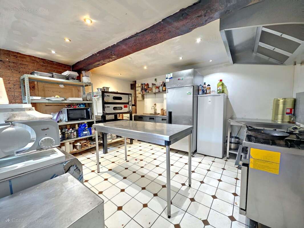 Commerce à LES ALLUETS-LE-ROI