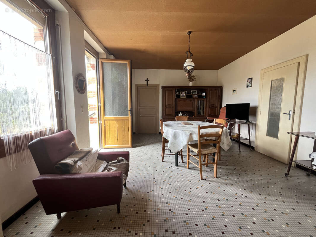 LES TOUCHES (44) - Maison ancienne à rénover 4 pièces et dépendances - photo 3