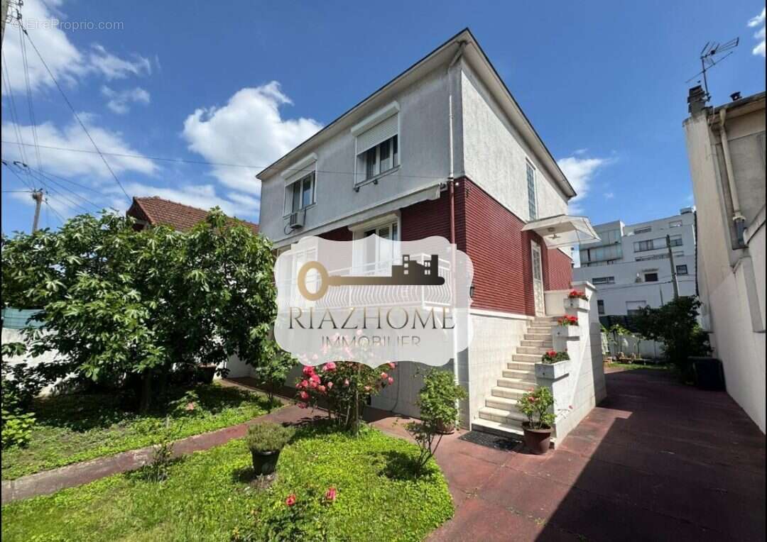 Maison à LA COURNEUVE