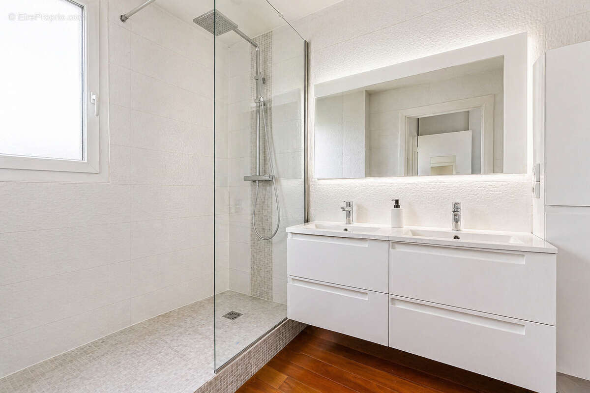 Appartement à PARIS-19E