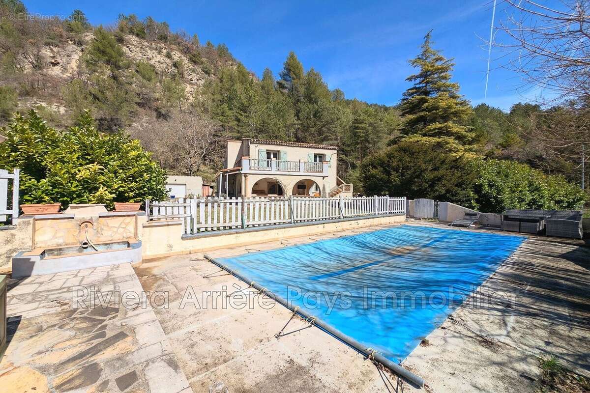 Maison à PUGET-THENIERS