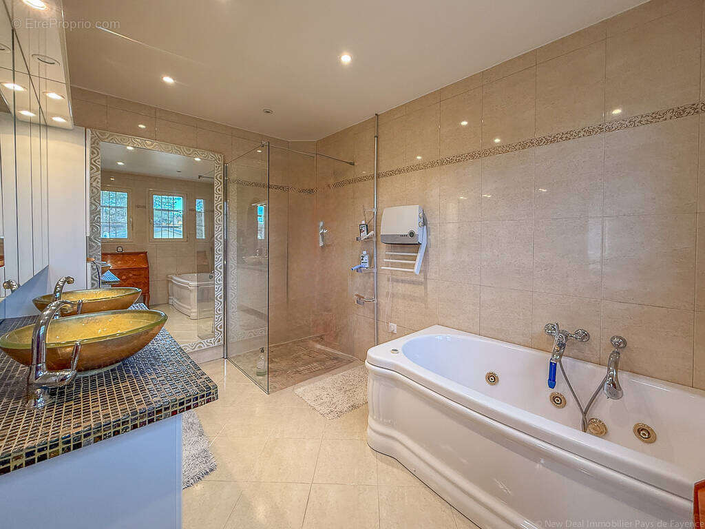 Maison à MONTAUROUX