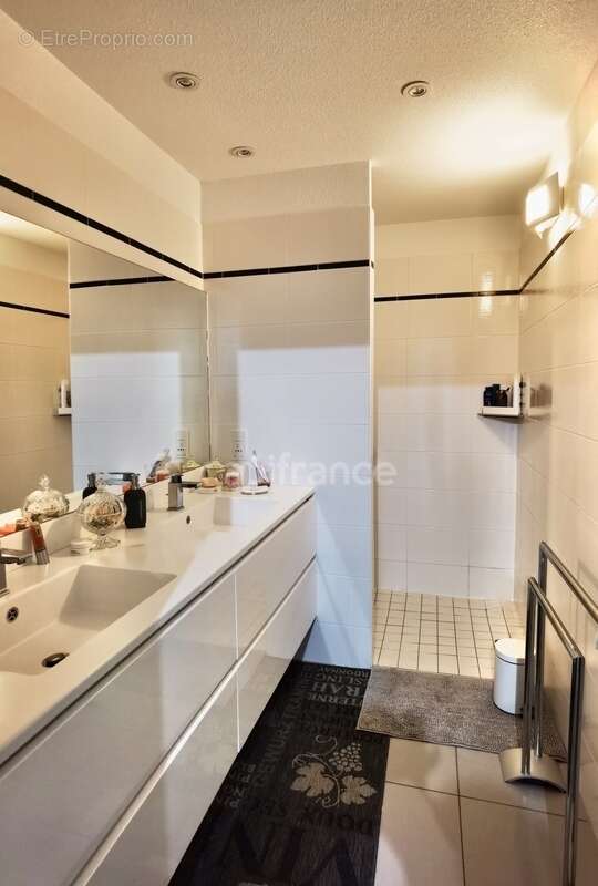 Dpt Gard (30), à vendre maison P3 de 91 m², terrasse, terrain d'environ 65m2, garage, place de parking, copropriété, piscine - photo 12