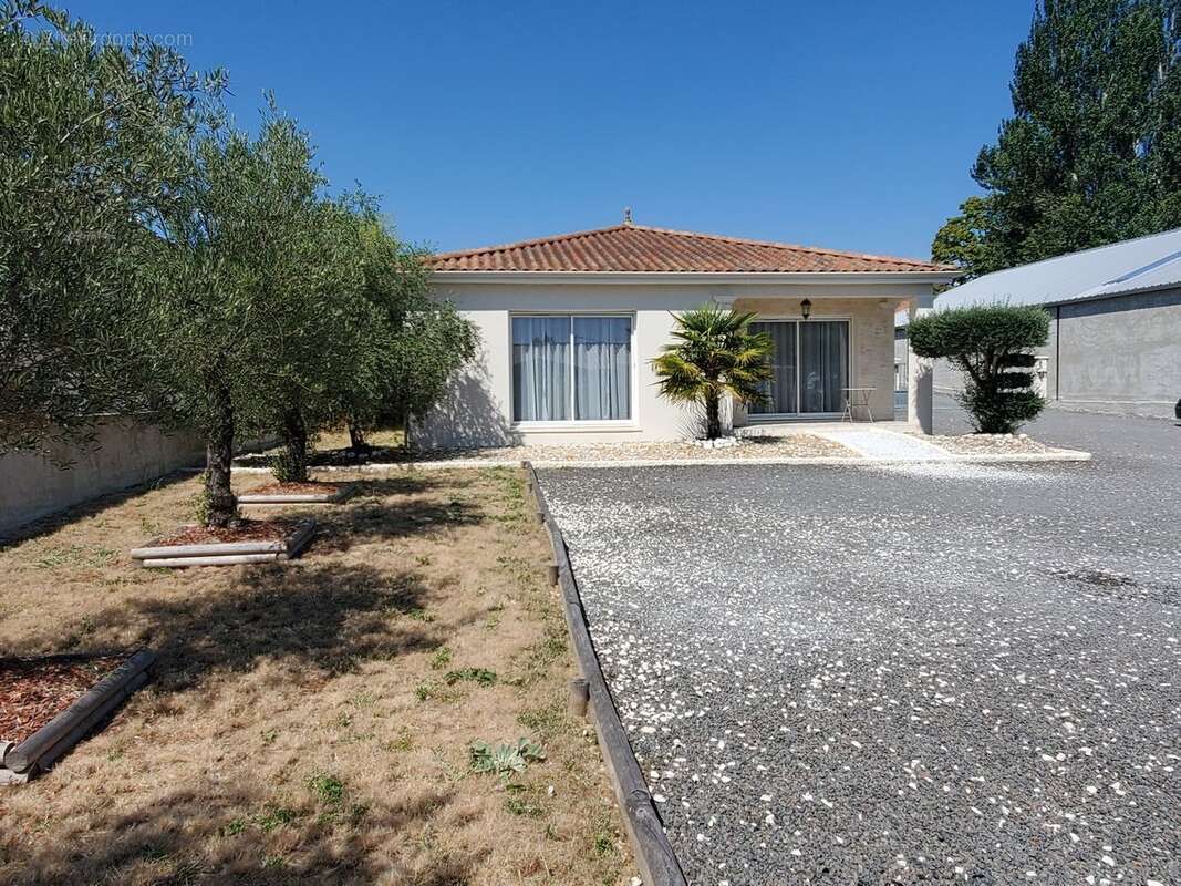 Maison de plain-pied à vendre au Gond-Pontouvre - photo 2