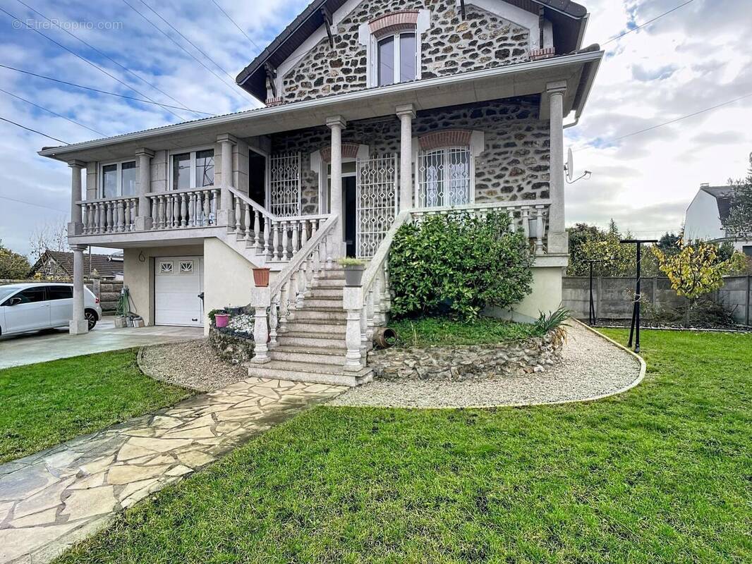 Photo 1 - Maison à VILLEMOMBLE