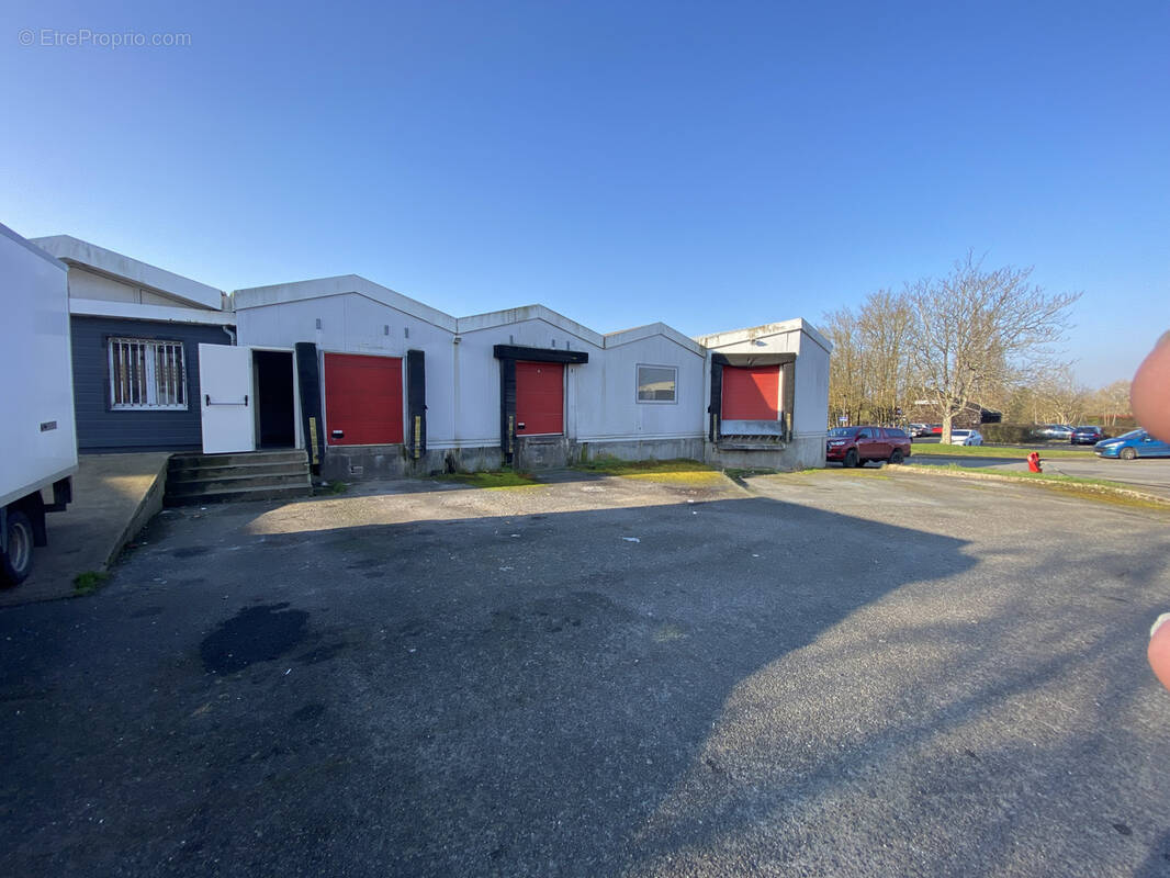 Local industriel 800 m2 poitiers - photo 2