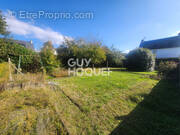 Terrain à SAINT-SAMSON-SUR-RANCE