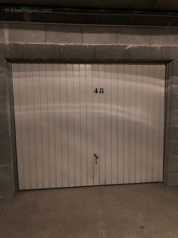 Parking à SAINT-HILAIRE-DE-RIEZ