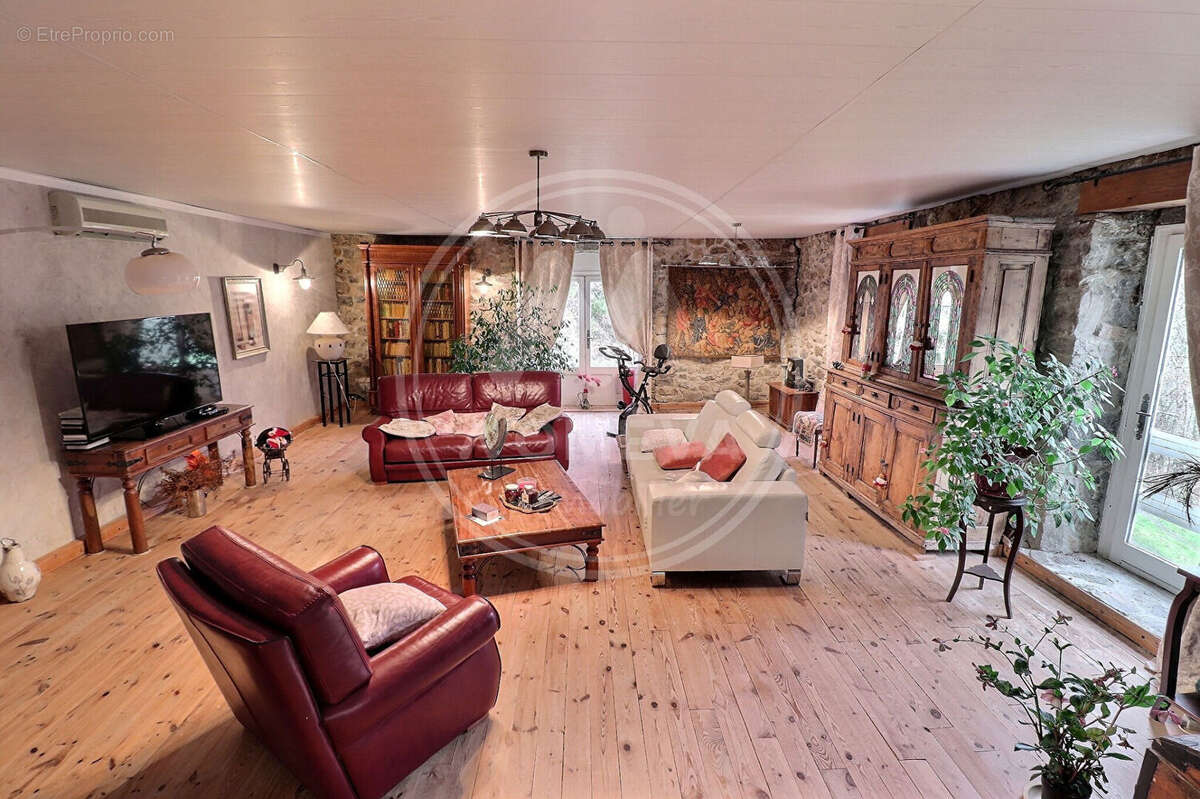 Maison à SAINT-PIERRE-SUR-DOUX