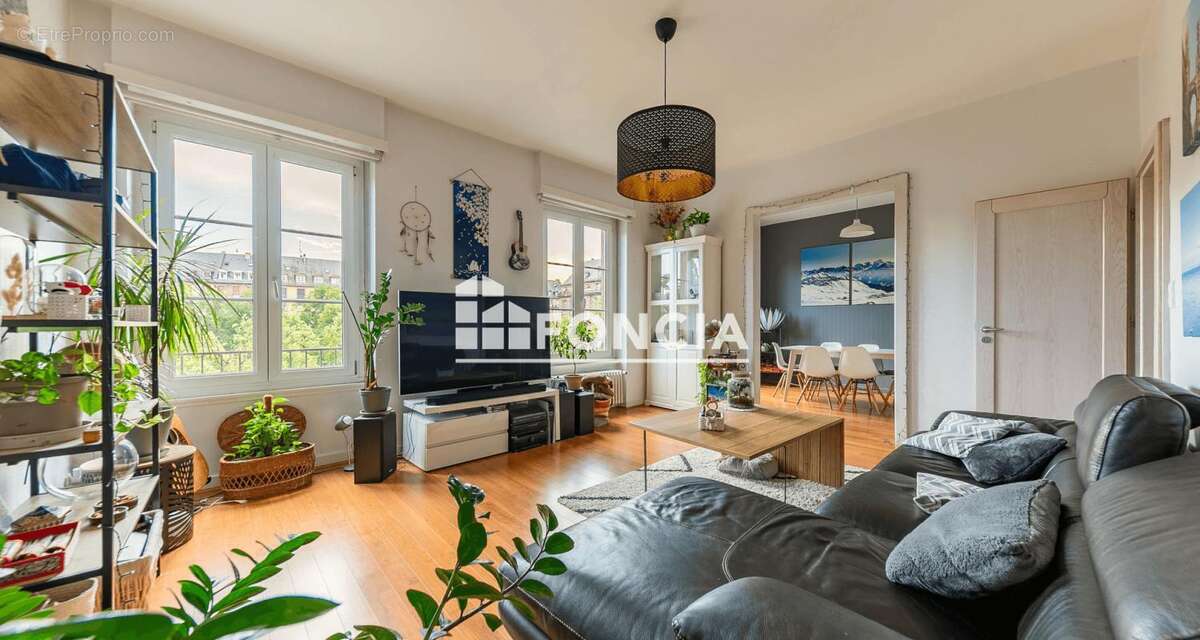 À VENDRE – Strasbourg Bourse – Bel appartement 4 pièces de 95.14 m² avec garage, cave et grenier - photo 4