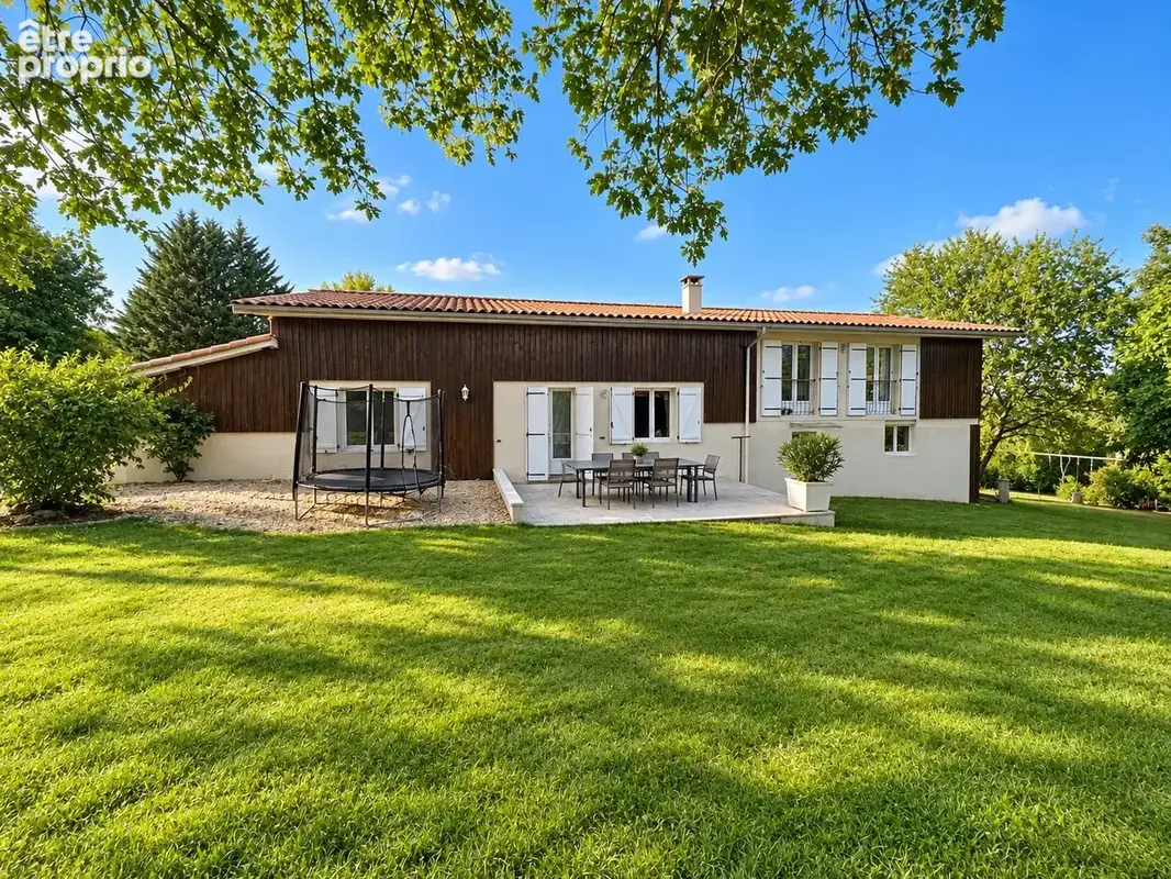 Grande maison familiale de 185 m² avec piscine, dépendances et env. 9 000 m² de terrain - photo 2