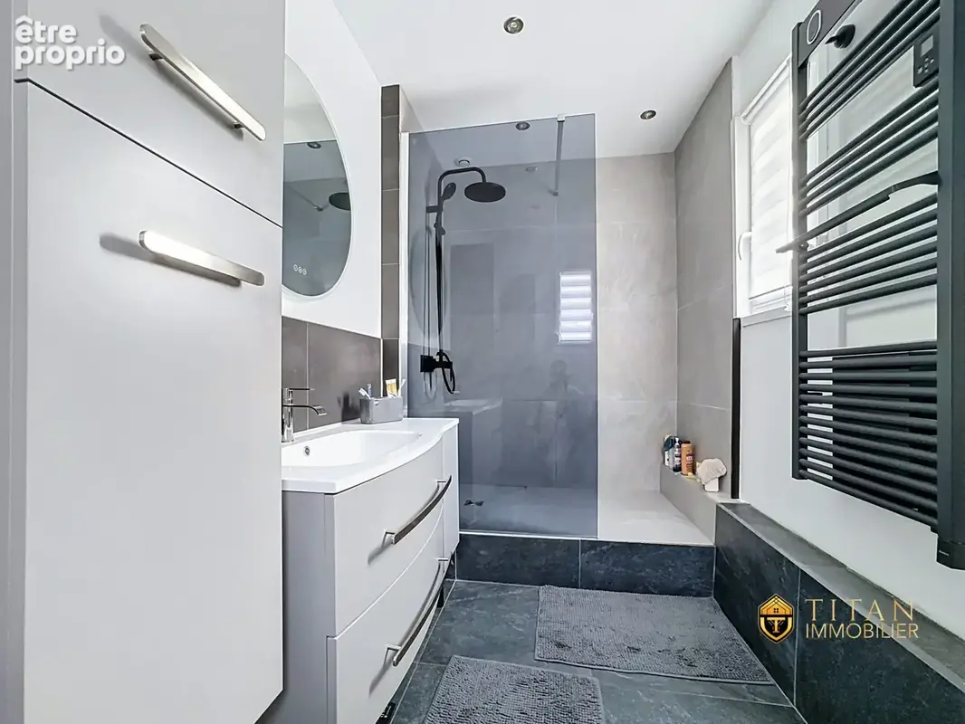  En Exclusivité : Maison semi-individuelle, 3 chambres, un bureau, garage, place de stationnement, Armbouts cappel (59380) Titan Immobilier