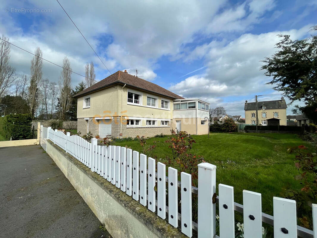 Maison à LE MOLAY-LITTRY