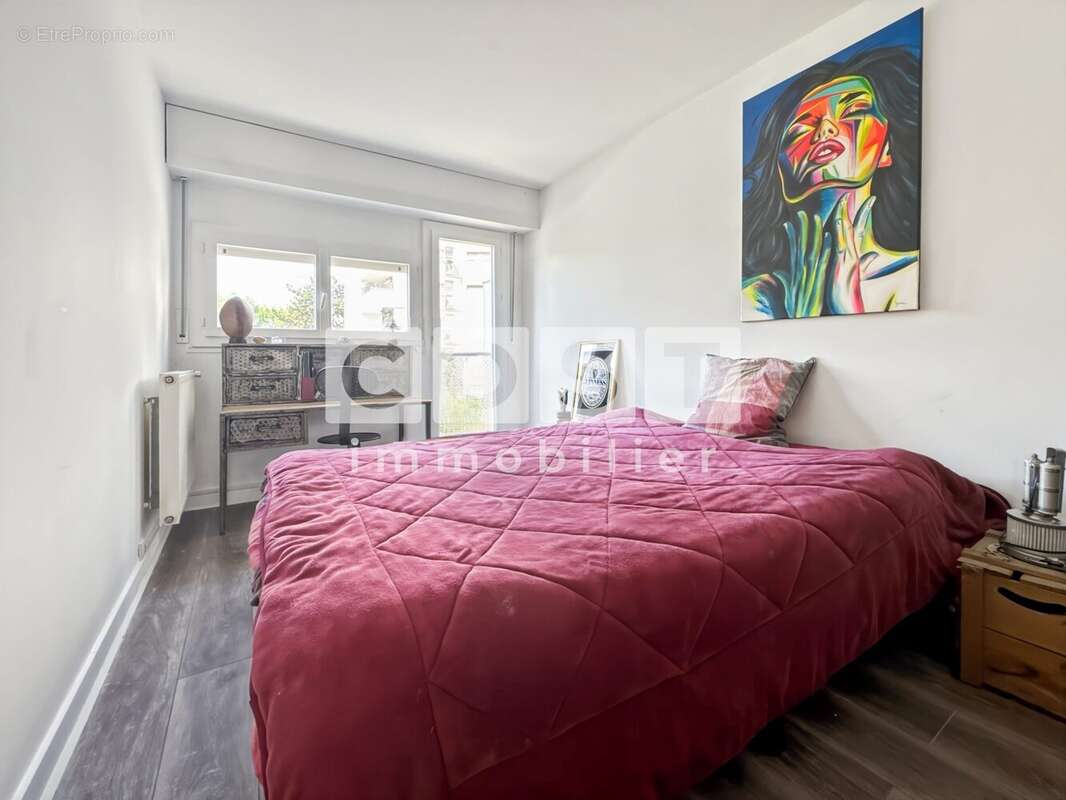Appartement à COURBEVOIE