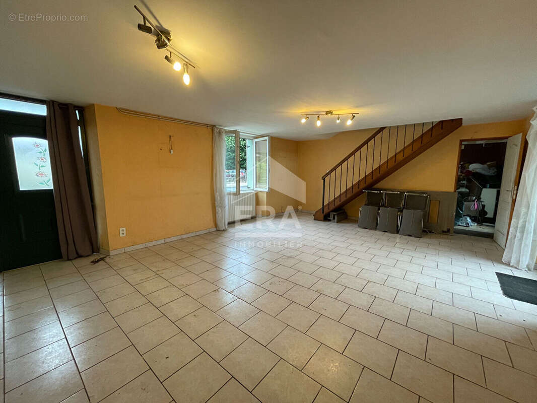 Maison à VILLECOMTAL-SUR-ARROS