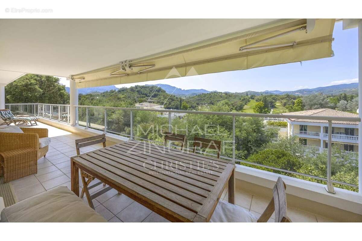 Appartement à MANDELIEU-LA-NAPOULE