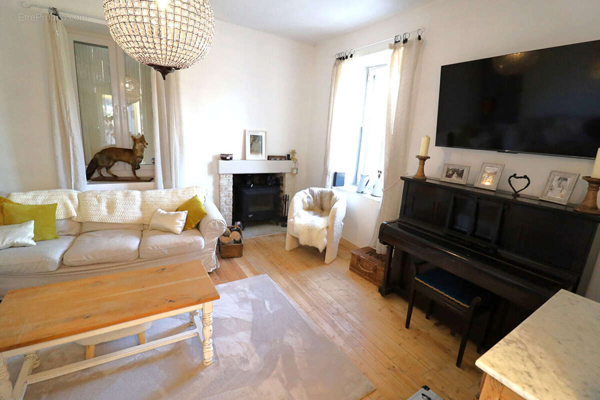 Maison à COURCOME