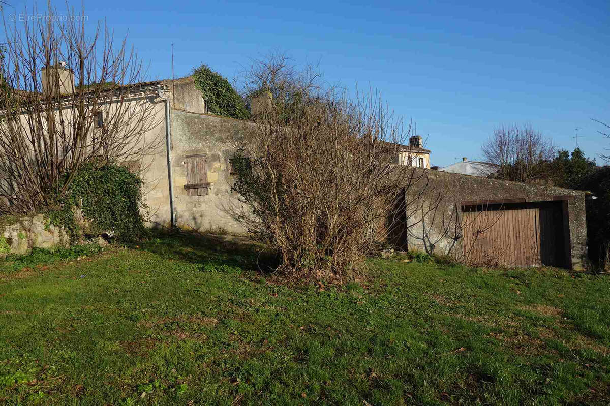 Ensemble immobilier à rénover au coeur de Blaye - photo 2