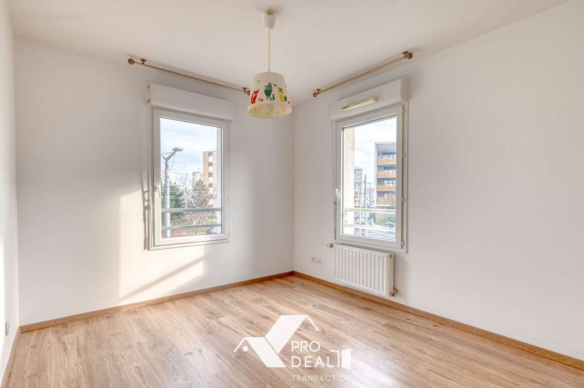 Appartement 77 m² à Saint-Priest  - photo 9