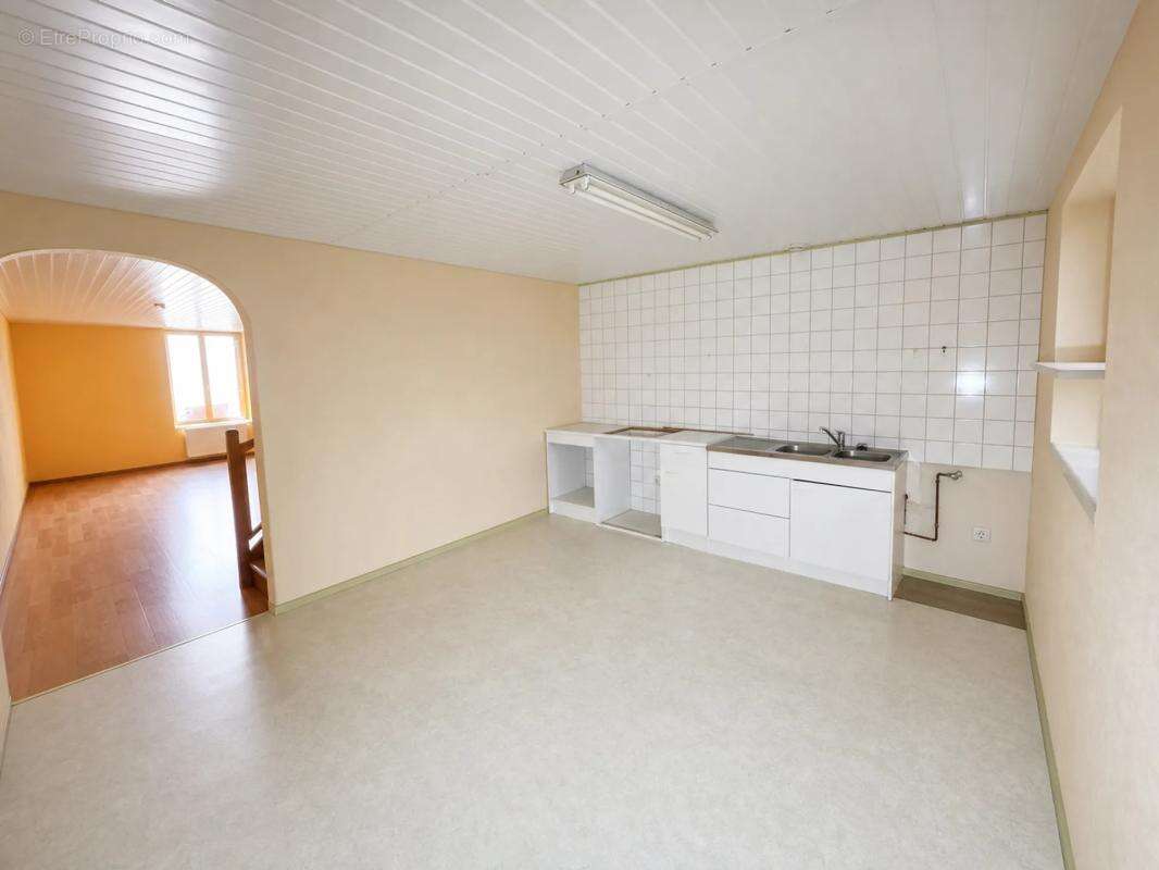 Immeuble de 7 pièces de 179 m² à Bourbonne-les-Bains - photo 3