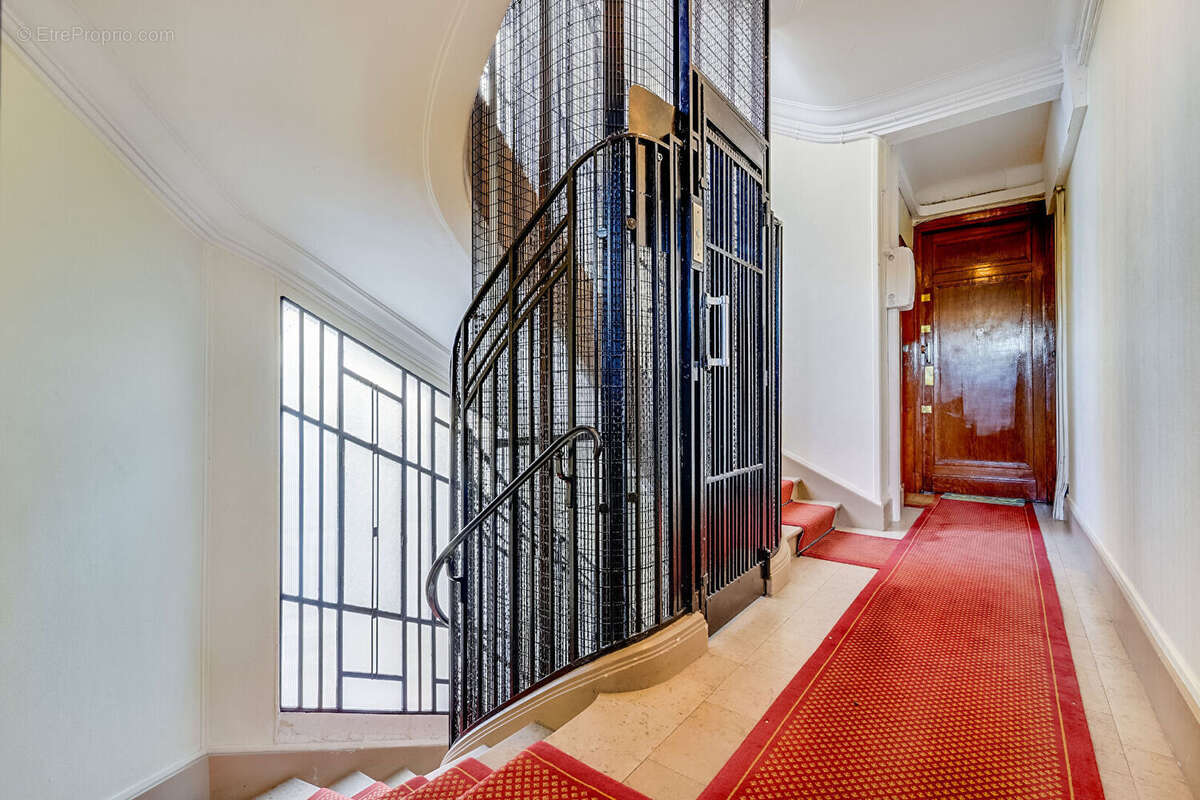 Appartement à PARIS-17E