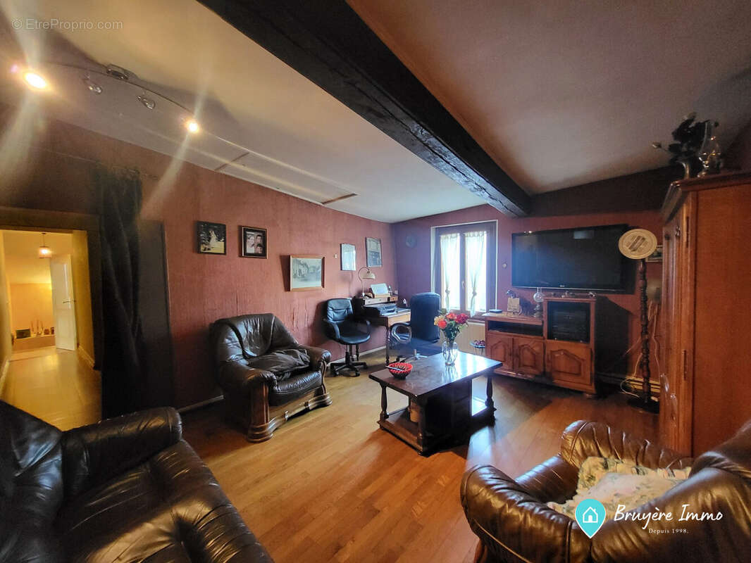 Appartement à AUBENTON