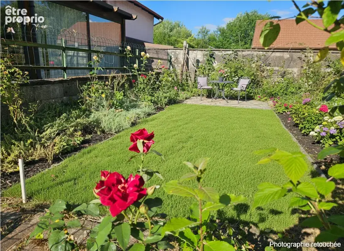 Maison mitoyenne 250 m² , jardin , 2 garages + carport, , 7 chambres, centre-ville Corcieux - photo 4