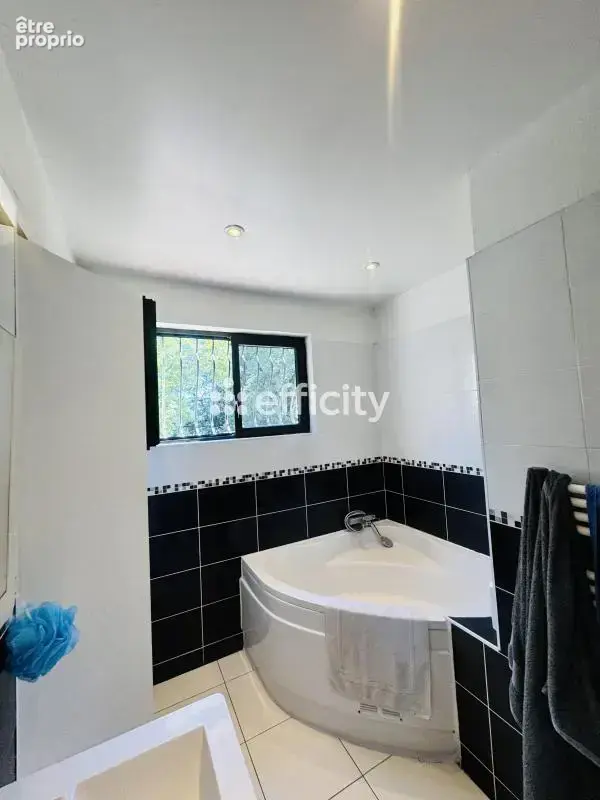 Appartement 4 pièces 86 m² à vendre à Berre-Les-Alpes (06390) - photo 11