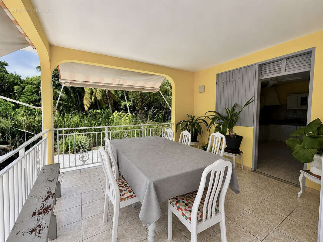 À VENDRE - Maison avec potentiel constructible sur un terrain de 1280 m2 à PETIT-BOURG - photo 9