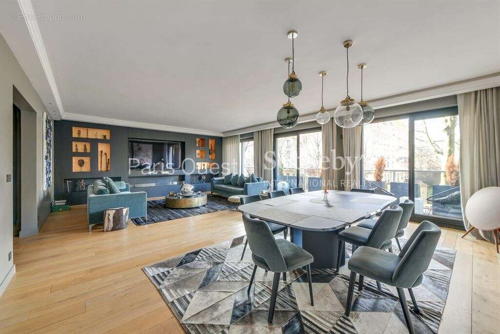 Appartement à PARIS-16E