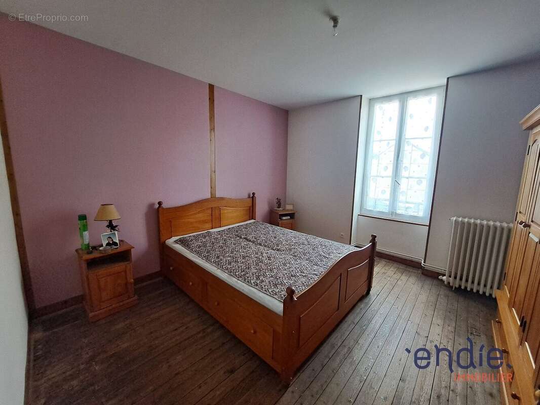 Maison à LA GUERCHE-SUR-L&#039;AUBOIS