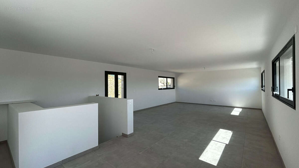 Maison à ROCHEMAURE