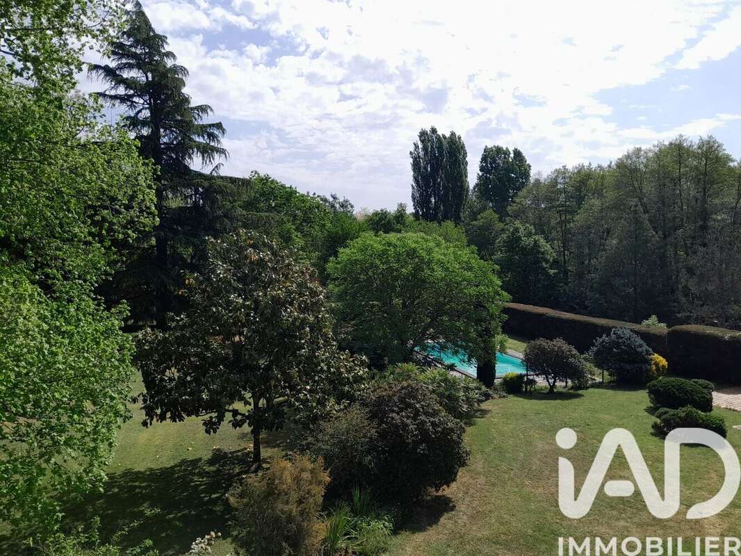 Maison 223 m² à Coutras  - photo 6