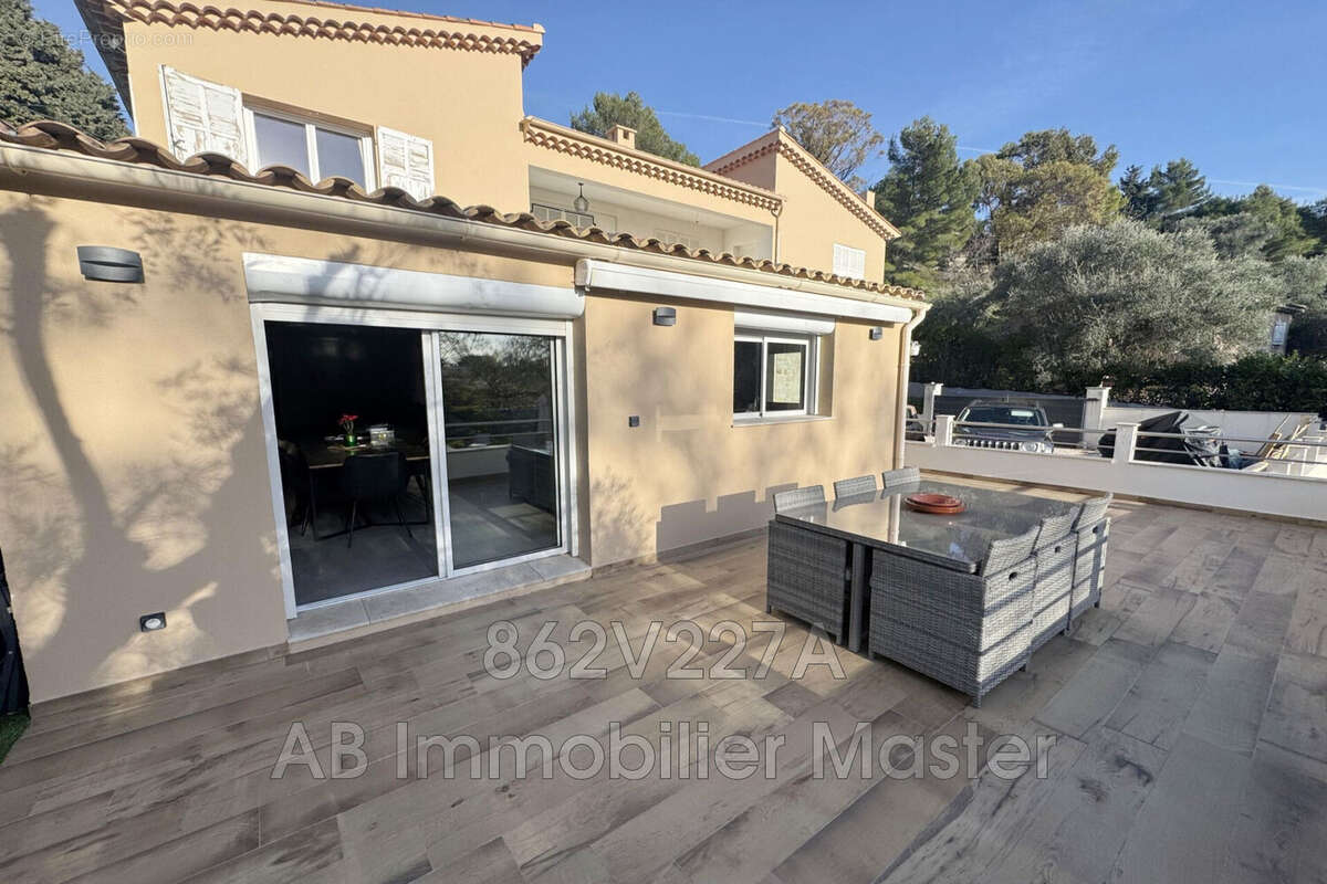 Appartement à MOUGINS