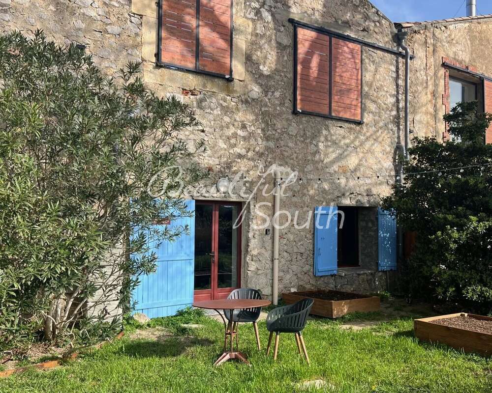 Domaine viticole réhabilité en 3 logements de charme avec piscines et jardins – Narbonne, Canal du Midi - photo 2