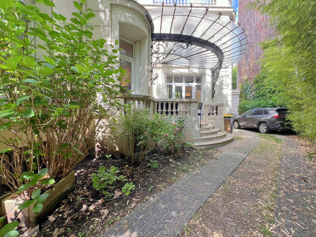 Appartement à COURBEVOIE