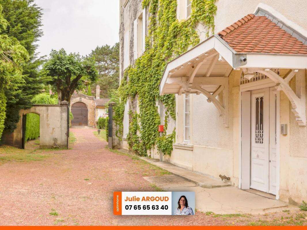 Appartement de caractère T4 de 125 m² à Collonges-au-Mont-d'Or - photo 2