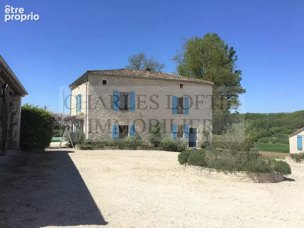  Bel ensemble avec 3 bâtiments rénovés, hangar, piscine et vues dominantes - photo 43