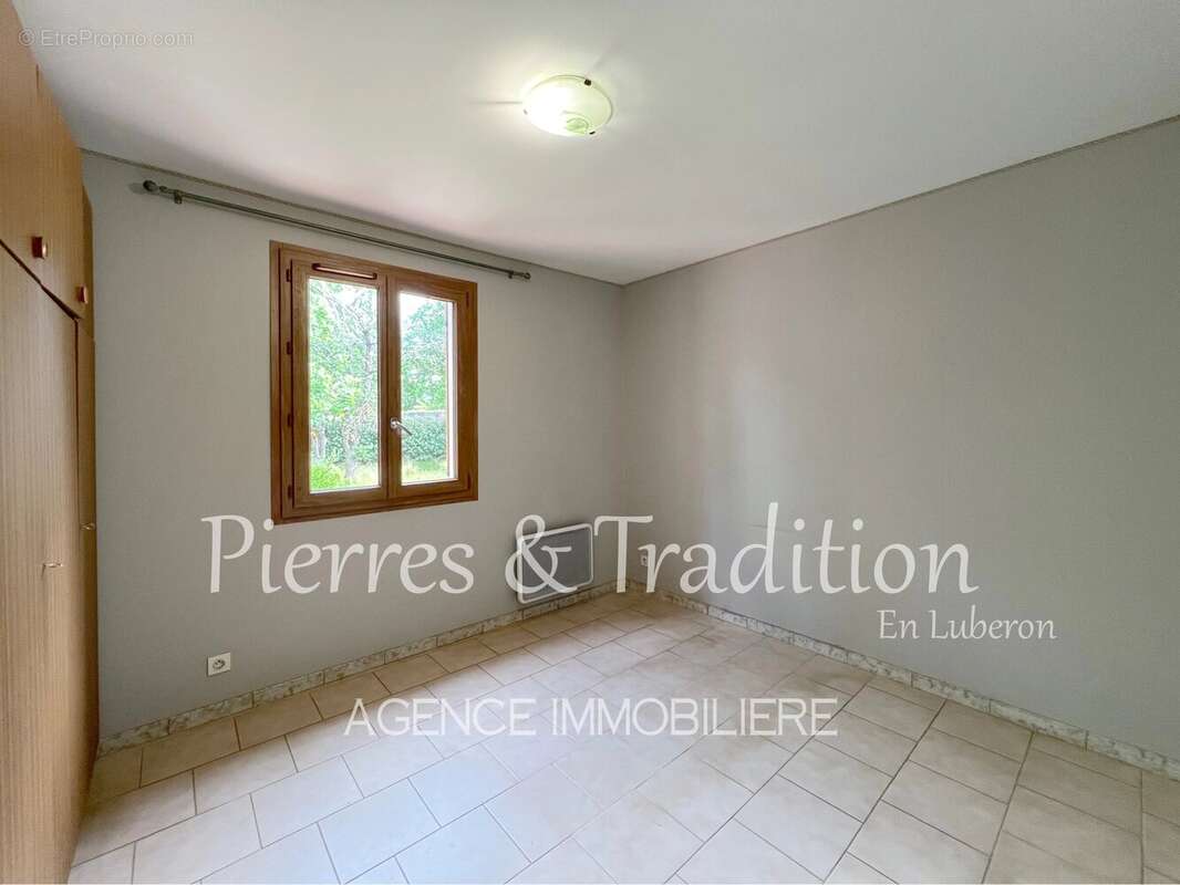 Maison à SAINT-SATURNIN-LES-APT