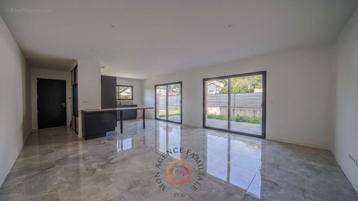 Maison 4 pièces de 105 m2 - photo 2