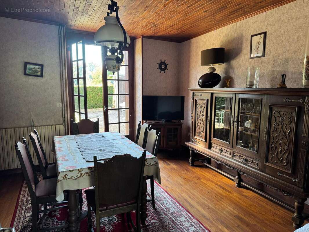 Photo 3 - Maison à LES SALLES-LAVAUGUYON