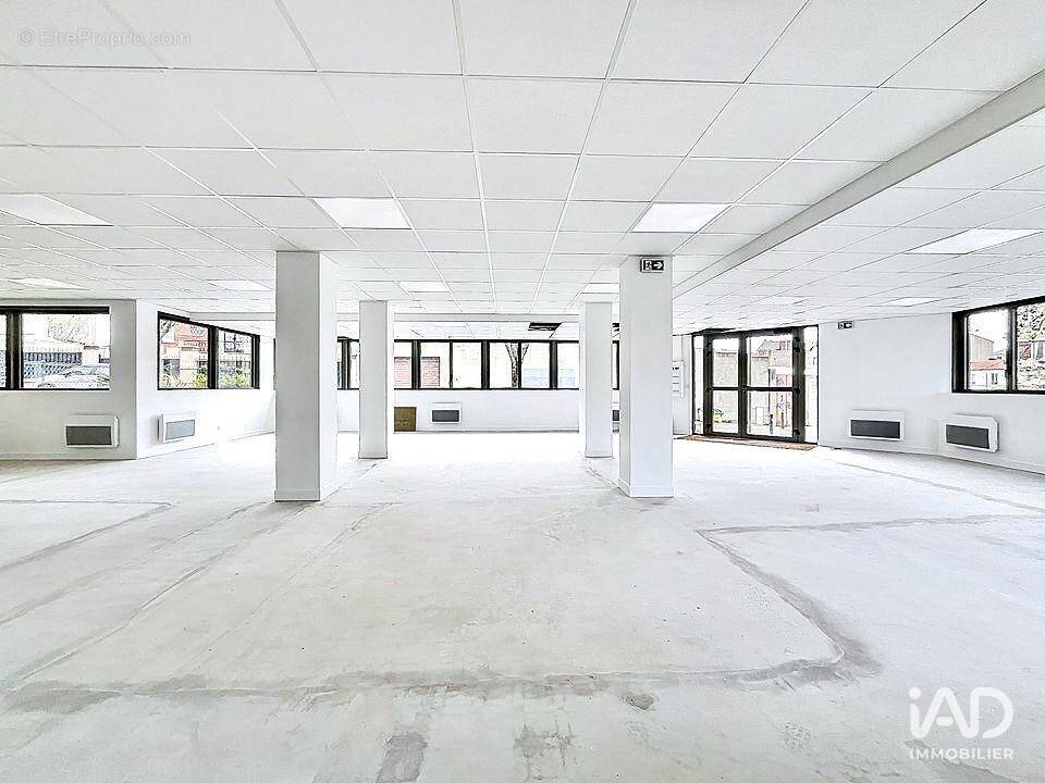 Photo 1 - Commerce à LES LILAS