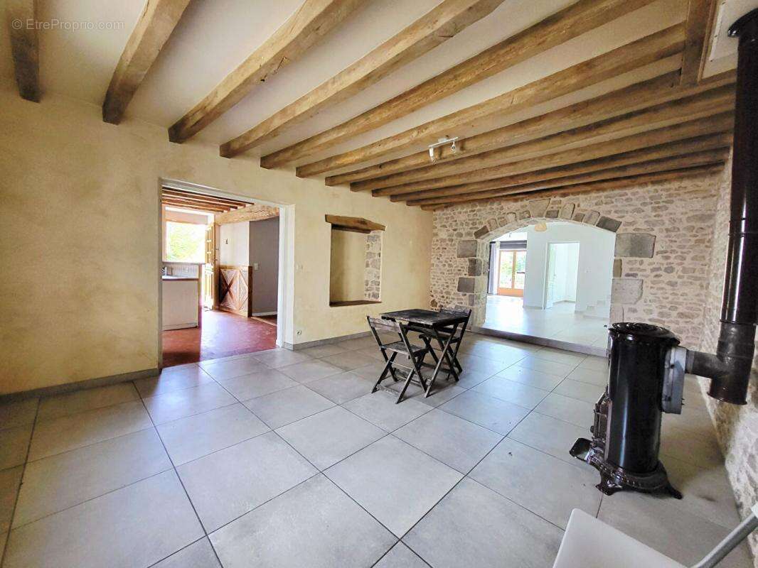 Maison en pierre 6 pièces, jardin et piscine ! - photo 6