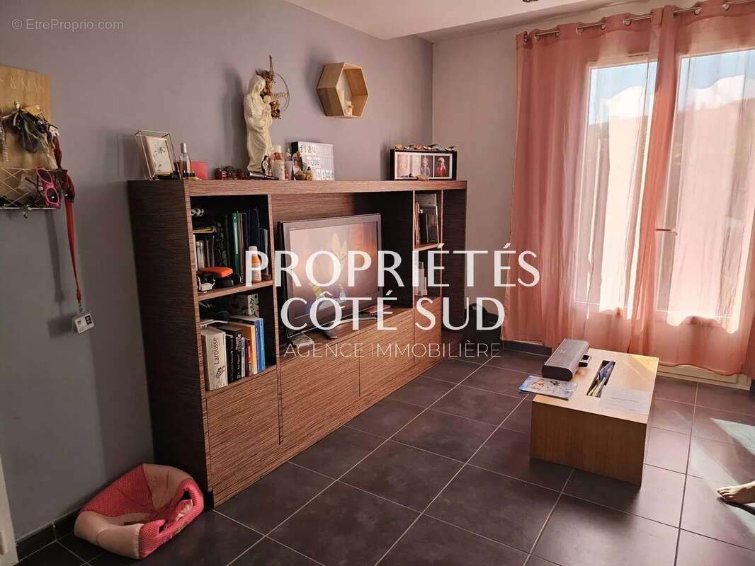 Maison à LAUDUN-L'ARDOISE